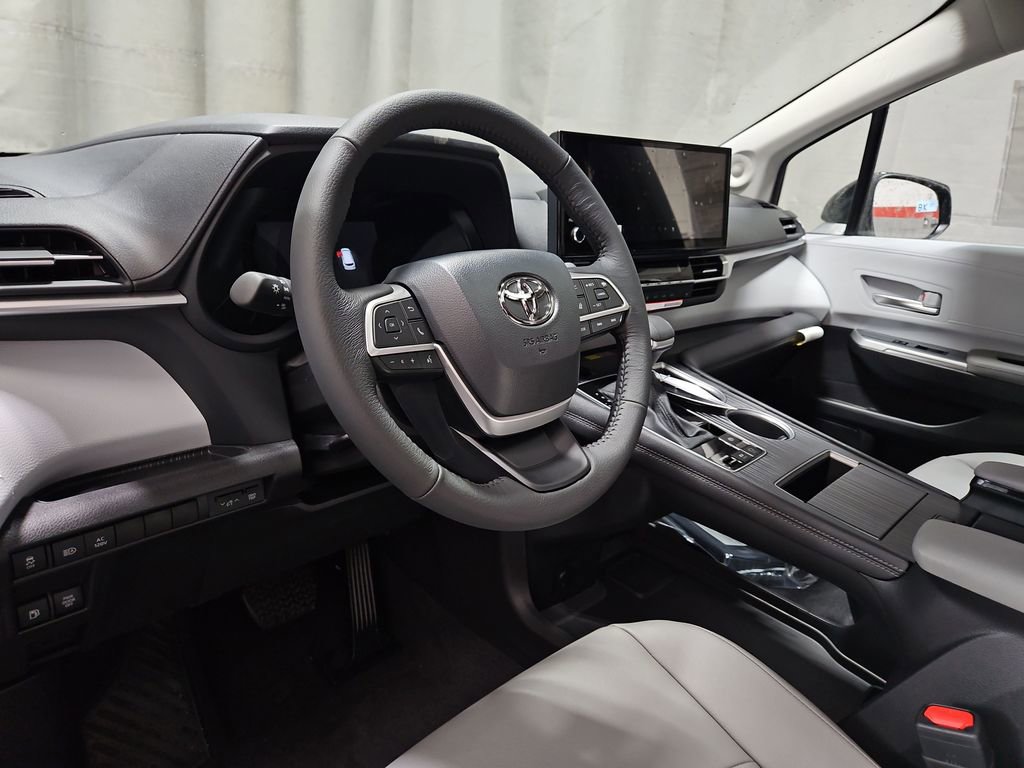 New 2026 Toyota Sienna XLE image 13