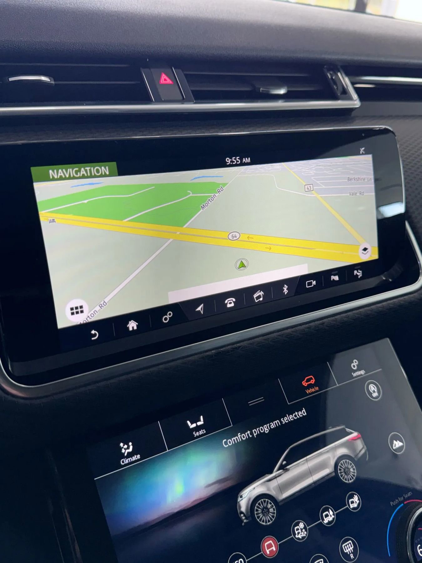 Used 2019 Land Rover Range Rover Velar R-Dynamic SE image 30