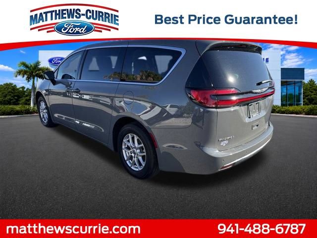 Used 2025 Chrysler Pacifica Select FWD image 6