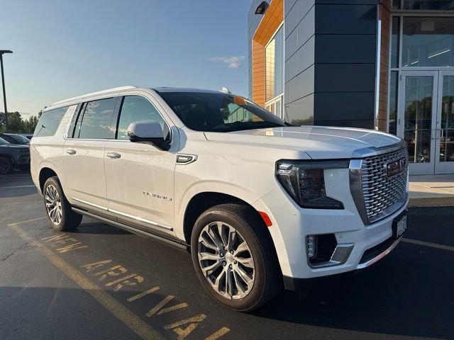 Used 2023 GMC Yukon XL Denali AWD/4WD image 2