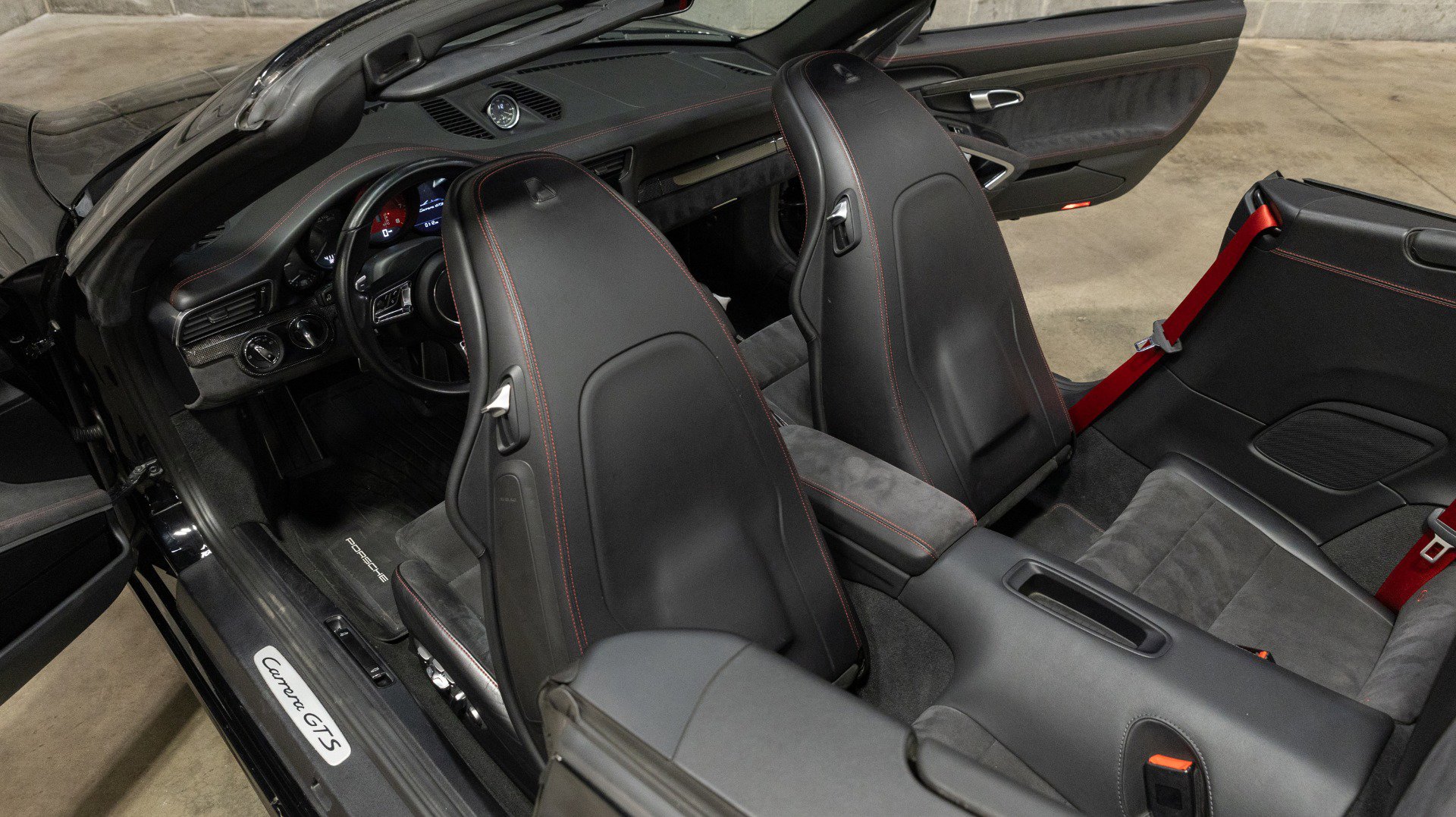 Used 2019 Porsche 911 Carrera 4 GTS image 39