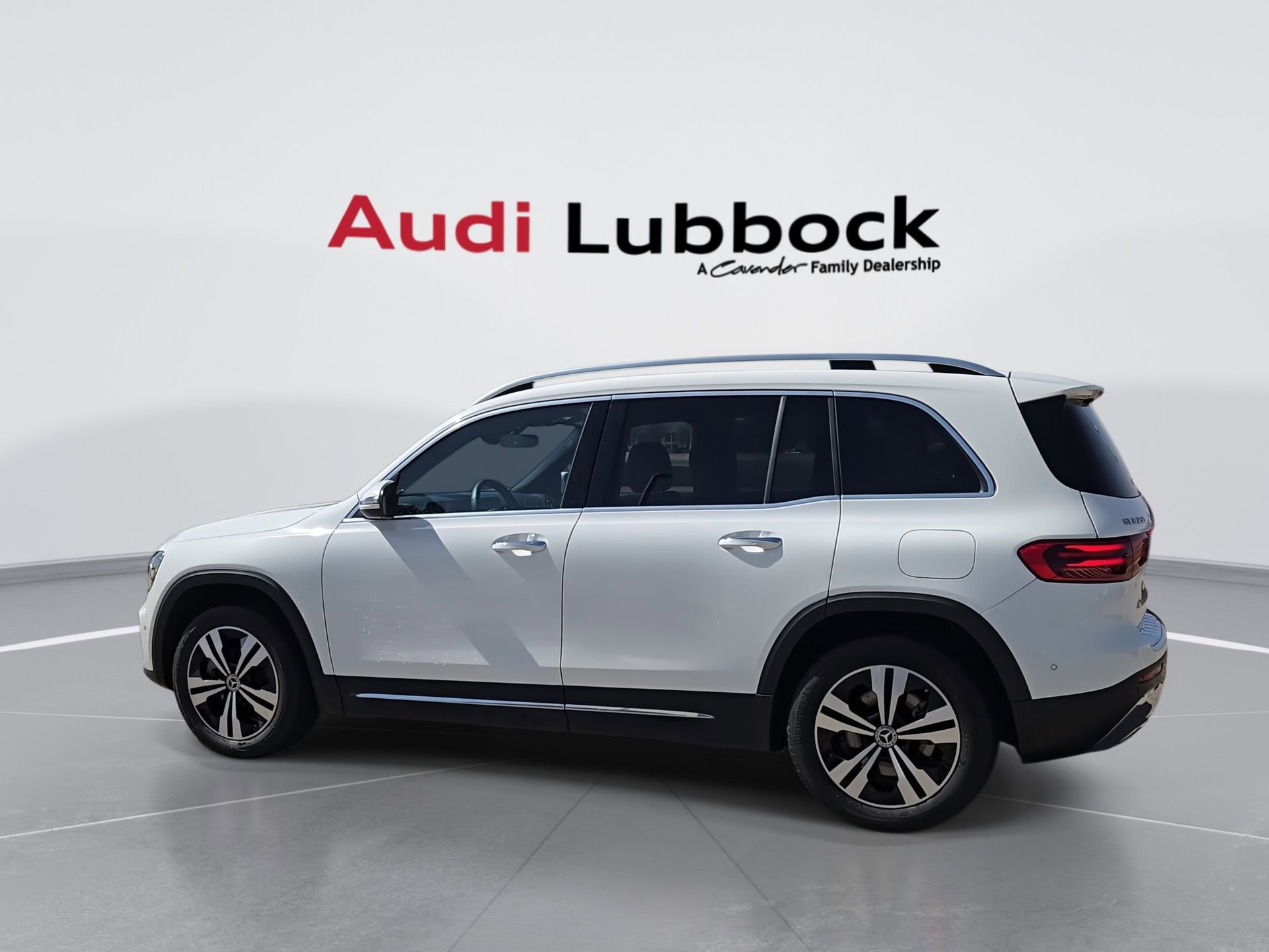 Used 2025 Mercedes-Benz GLB 250 image 6