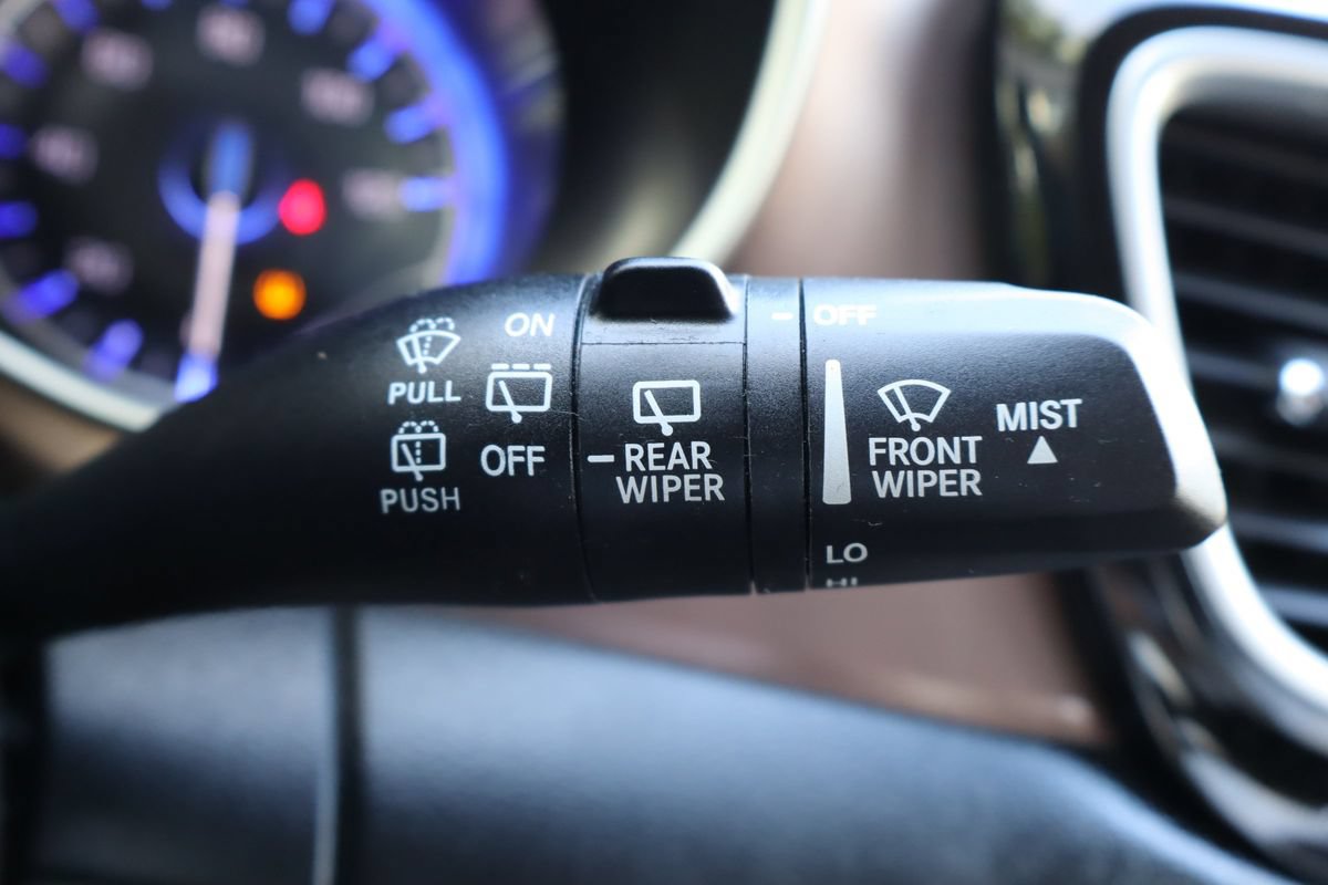 Used 2022 Chrysler Voyager LX FWD image 32