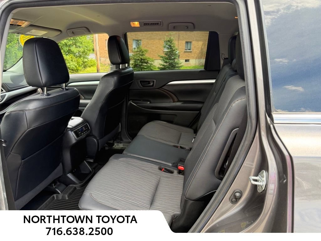 Used 2018 Toyota Highlander Plus AWD/4WD image 12
