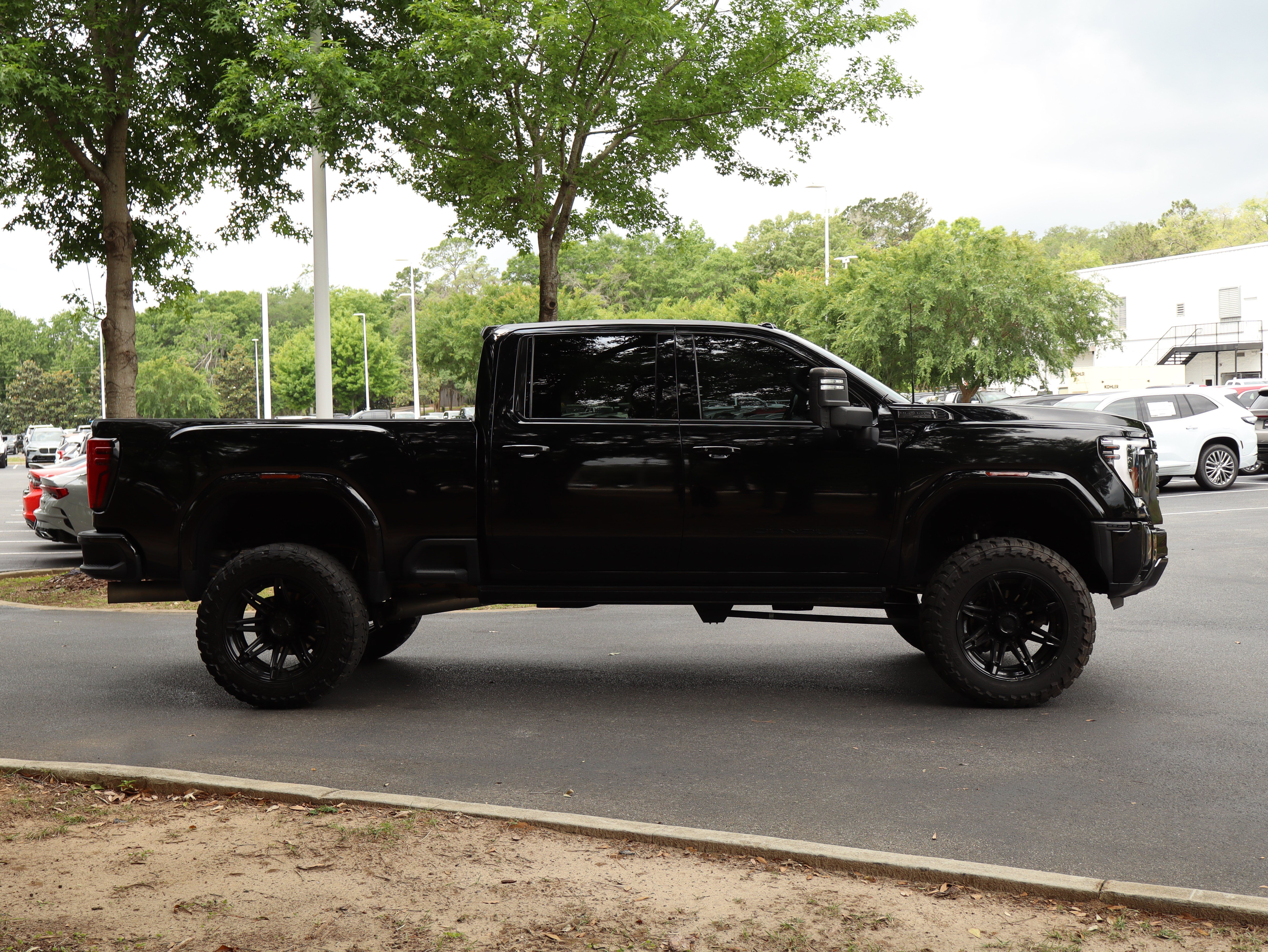 Used 2024 GMC Sierra 2500 Denali Ultimate AWD/4WD image 12
