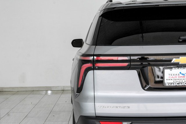 Used 2025 Chevrolet Traverse LT w/ LPO, Floor Liner Package FWD image 48