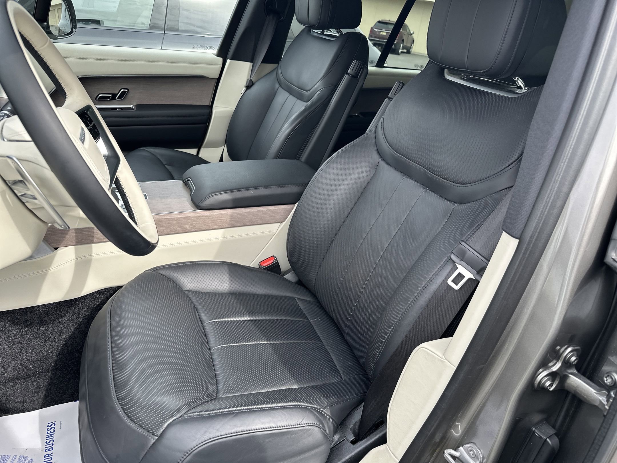 Used 2023 Land Rover Range Rover SE image 9