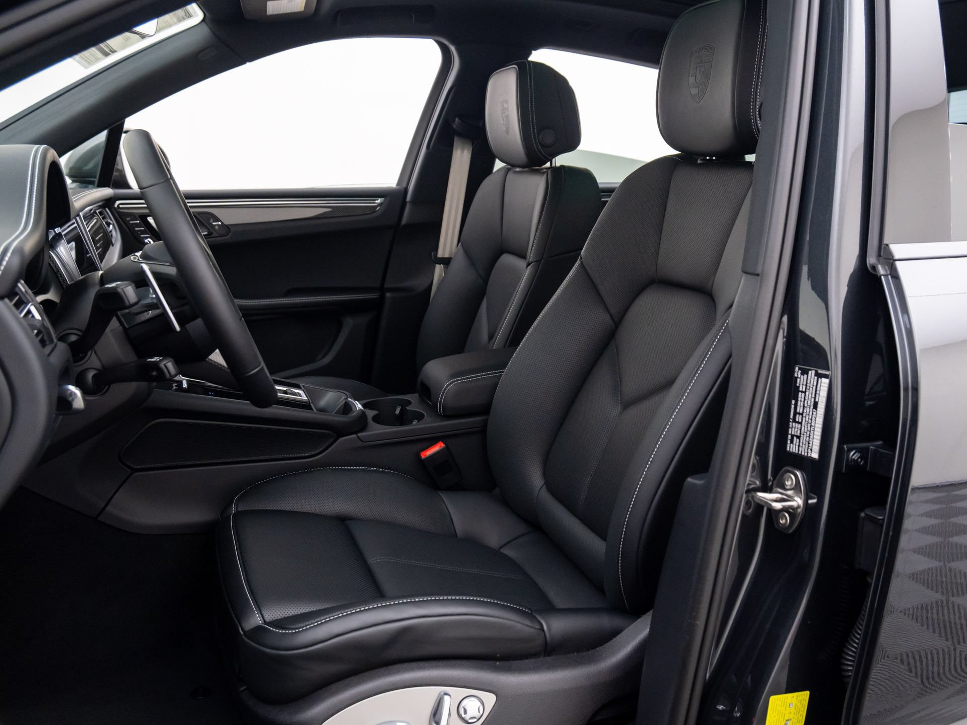 New 2026 Porsche Macan Turbo AWD/4WD image 5