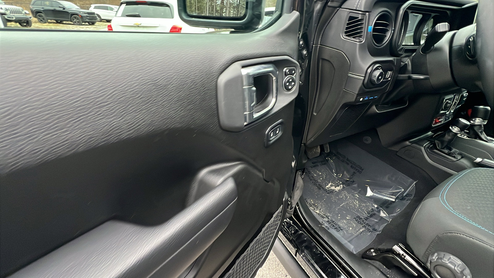 Used 2025 Jeep Wrangler Unlimited Rubicon 4xe w/ Convenience Group image 15