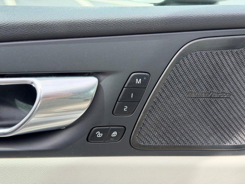 Certified 2023 Volvo XC60 B5 Ultimate AWD/4WD image 17