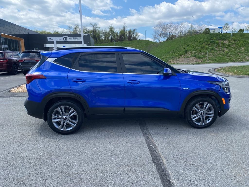 Used 2021 Kia Seltos S AWD/4WD image 2