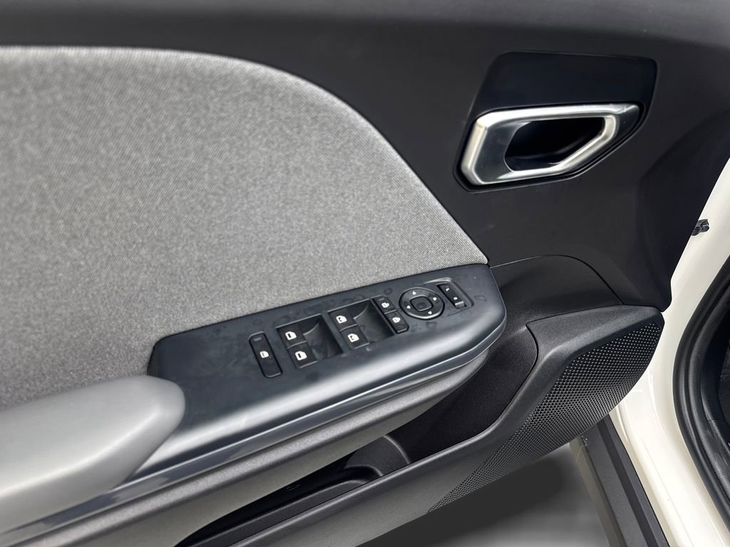 Used 2025 Kia K4 EX FWD image 32