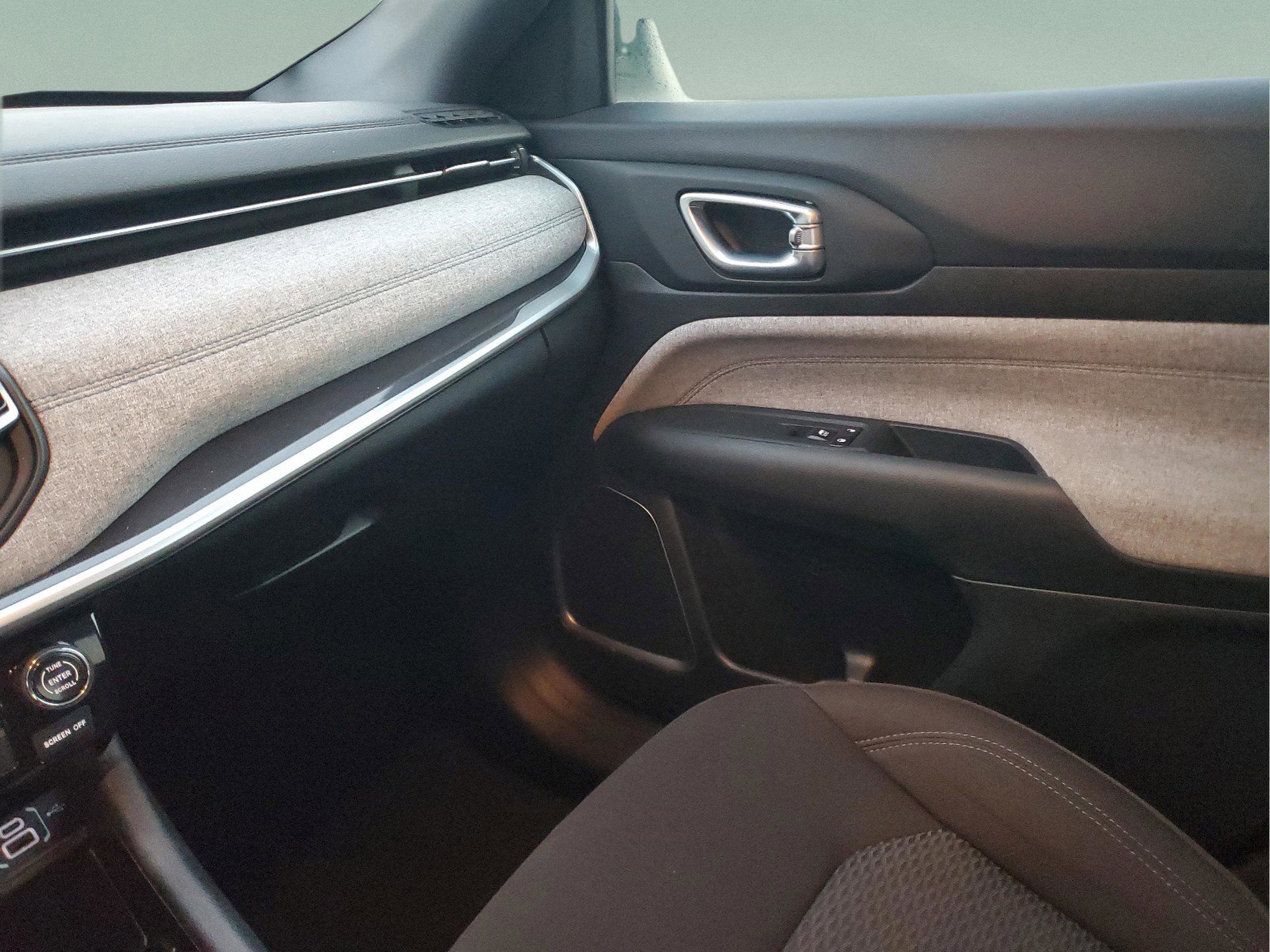 Certified 2024 Jeep Compass Sport image 21