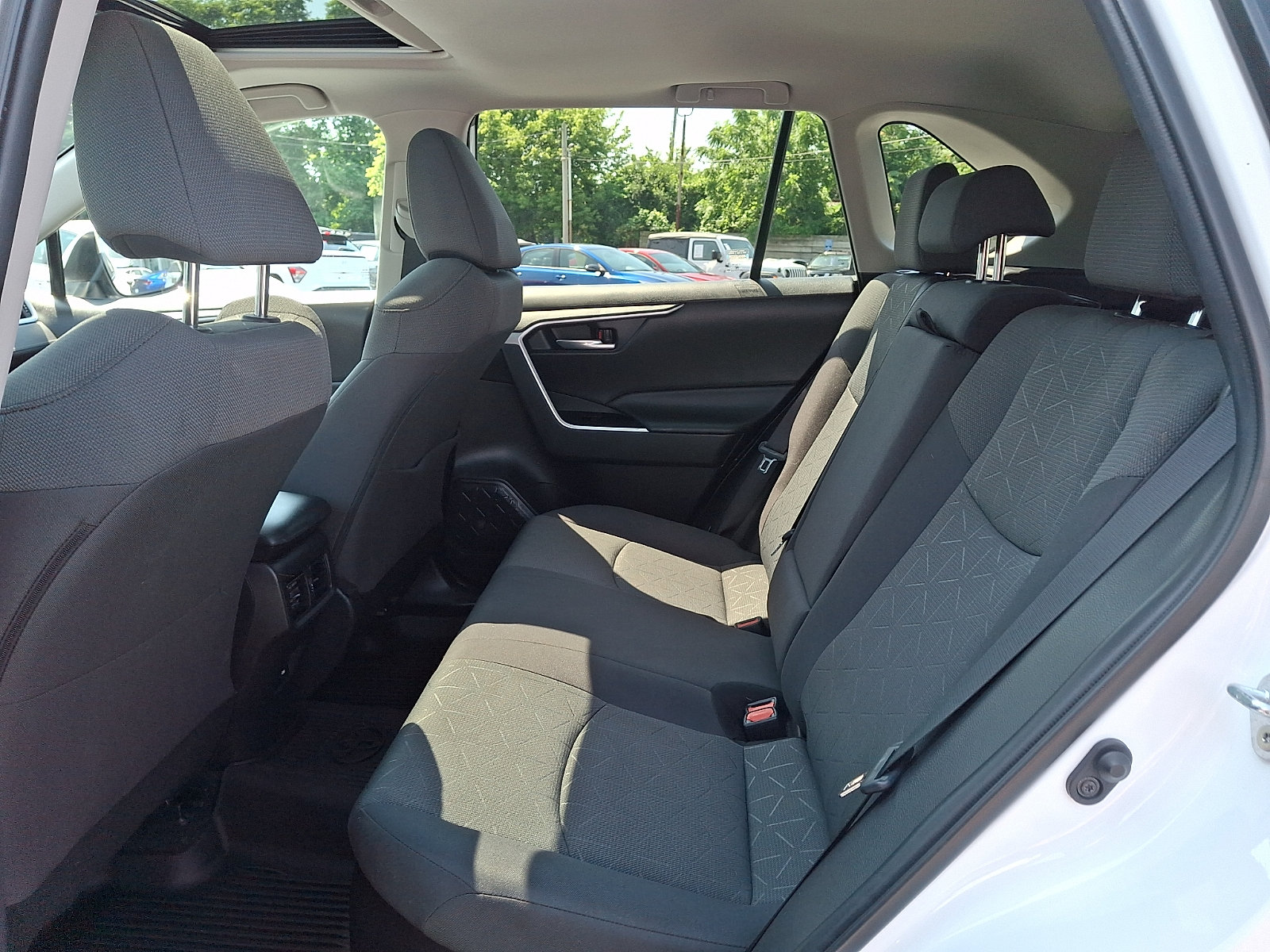 Used 2021 Toyota RAV4 XLE w/ Convenience Package AWD/4WD image 10
