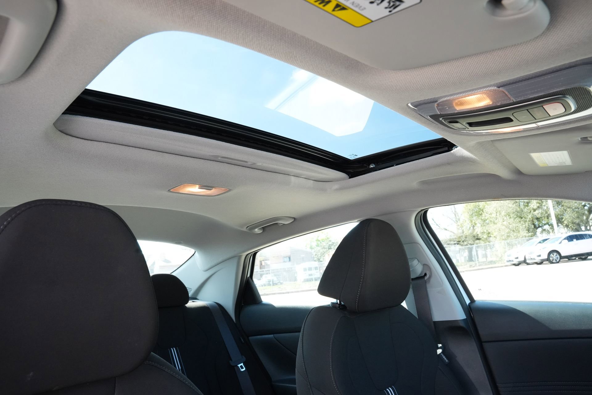 Used 2025 Hyundai Elantra SEL image 25