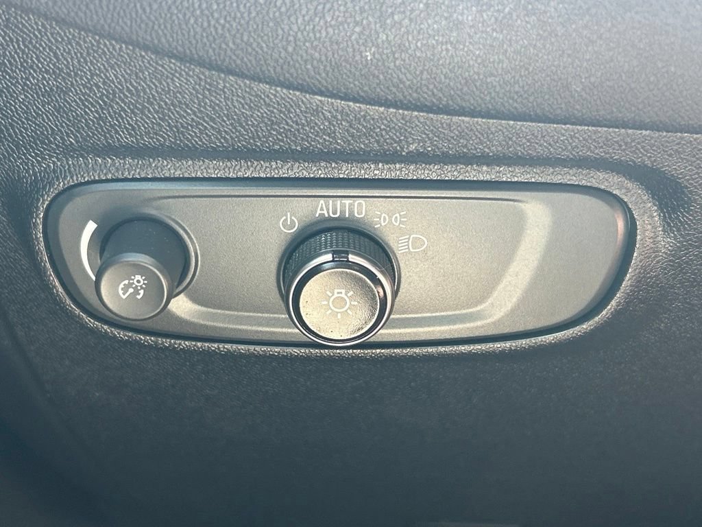 Used 2018 Chevrolet Equinox LT FWD image 31