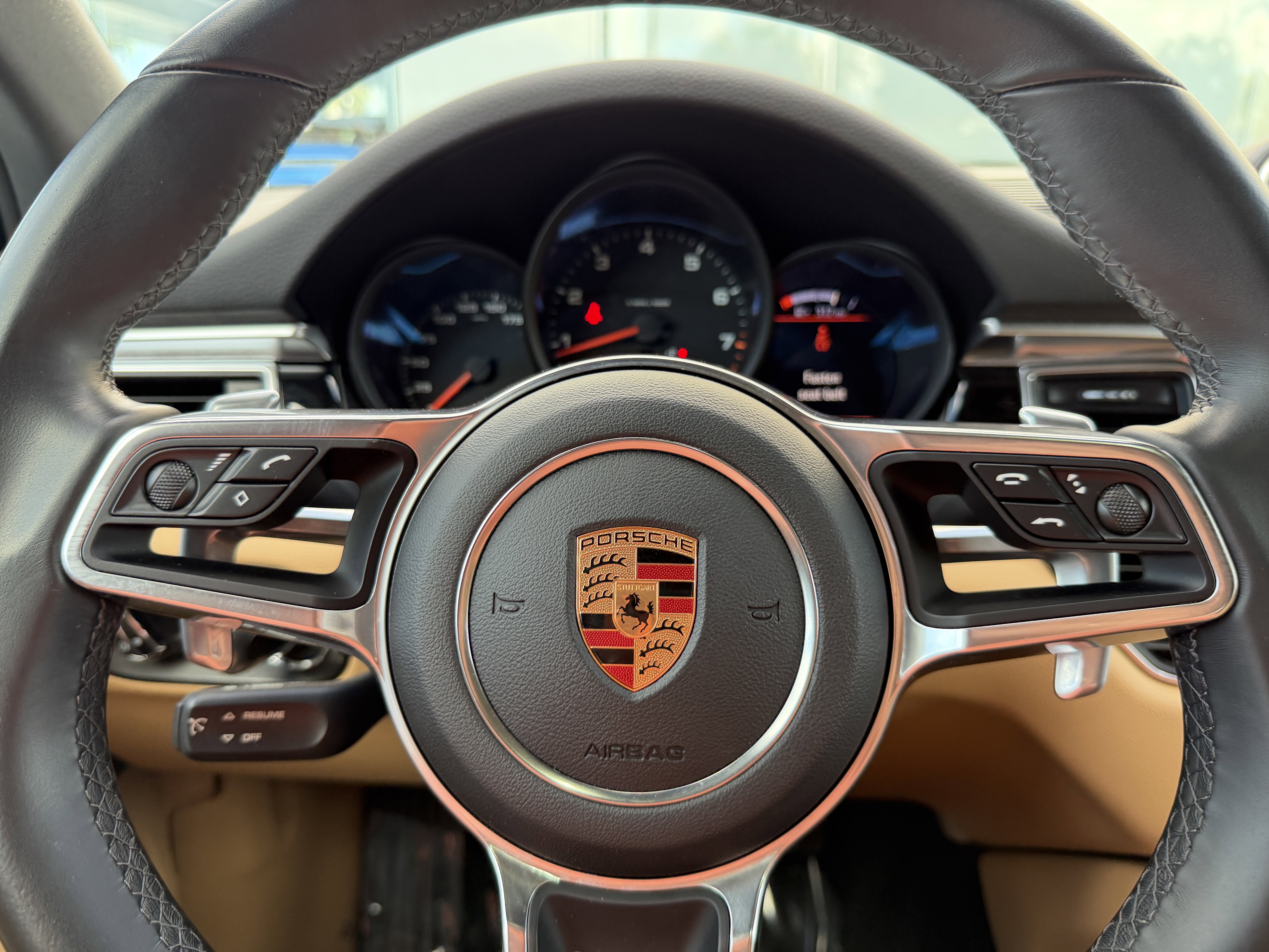 Certified 2018 Porsche Macan Sport Edition image 38