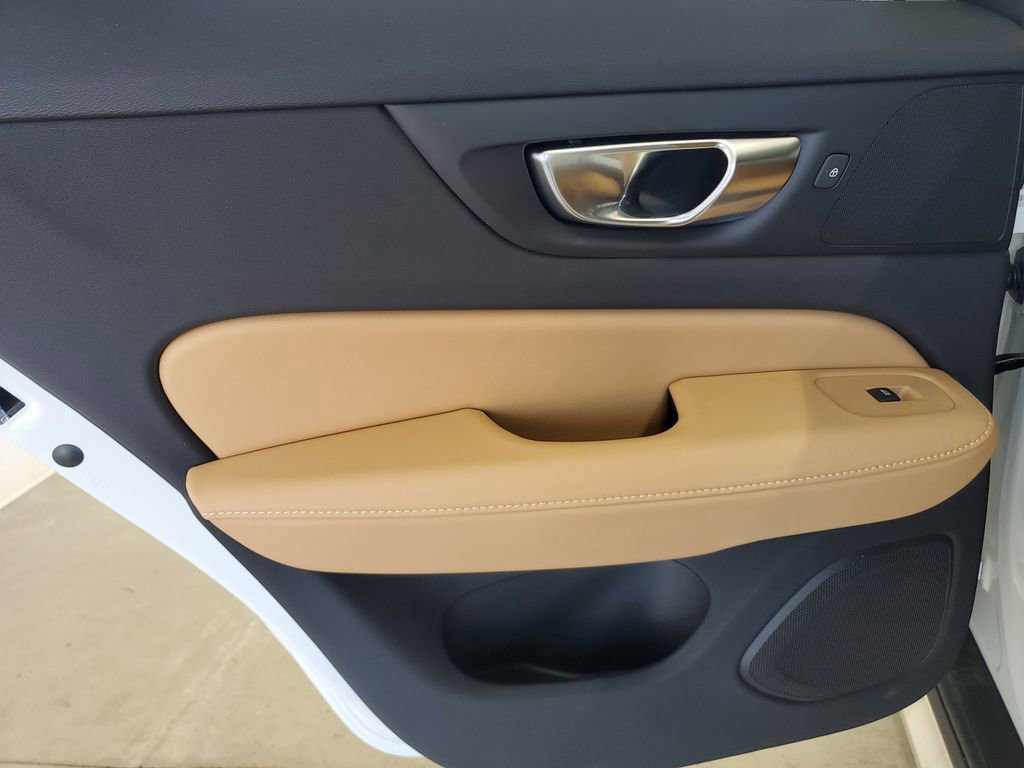 New 2025 Volvo V60 B5 Cross Country Ultra w/ Protection Package Premier image 15