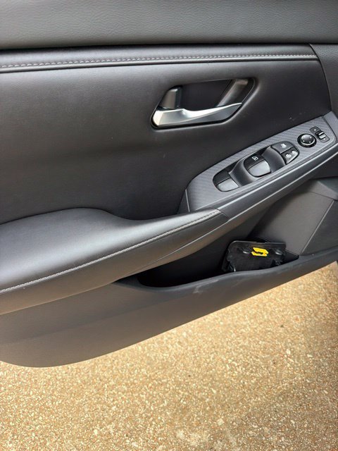 Used 2022 Nissan Sentra SV FWD image 14