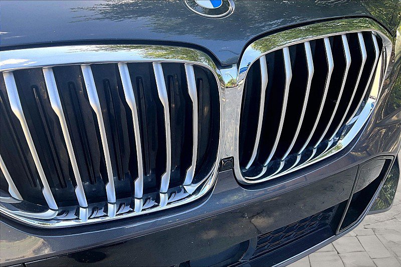 Used 2019 BMW X5 xDrive50i w/ M Sport Package AWD/4WD image 25