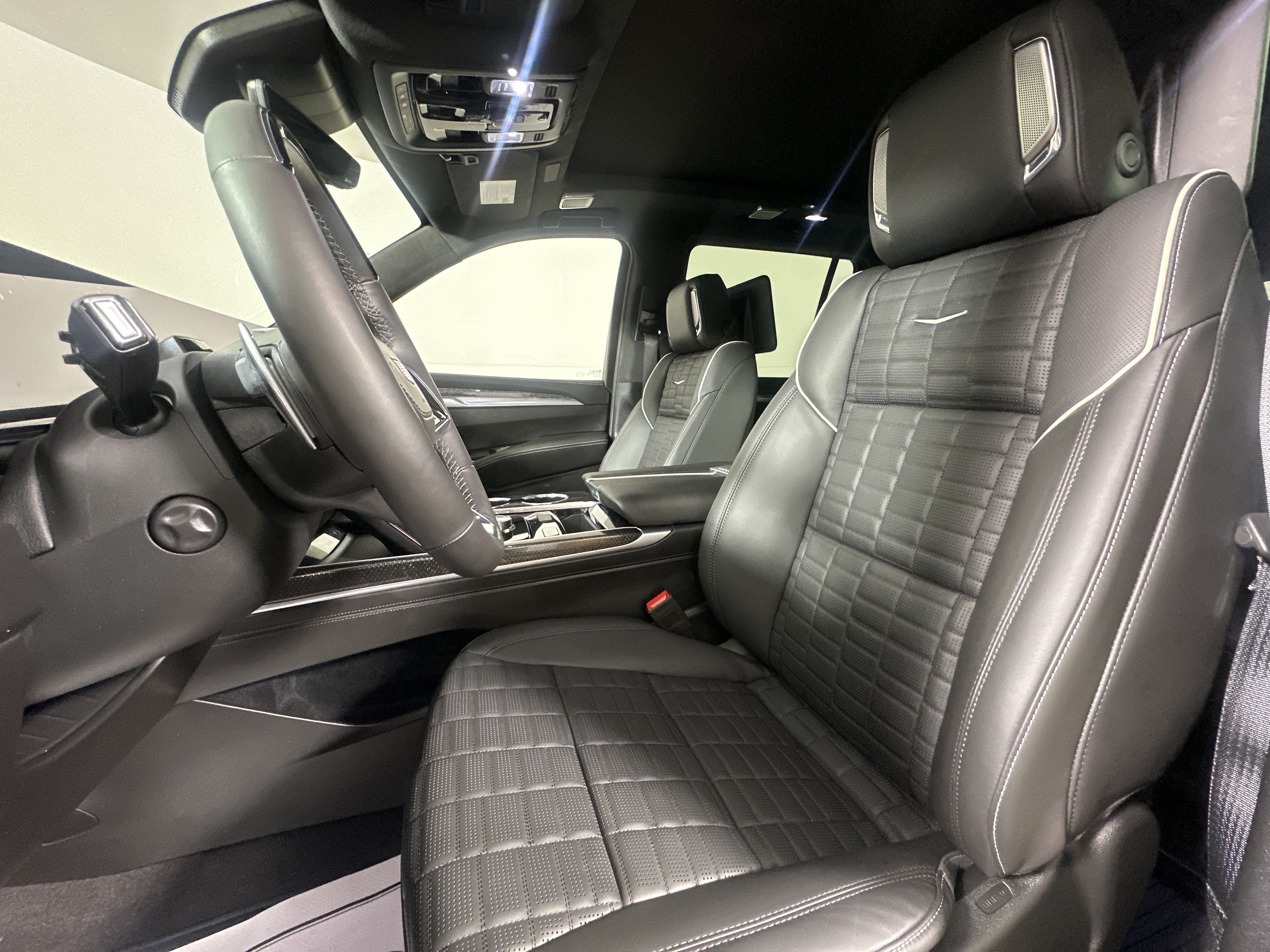 Used 2025 Cadillac Escalade V AWD/4WD image 9