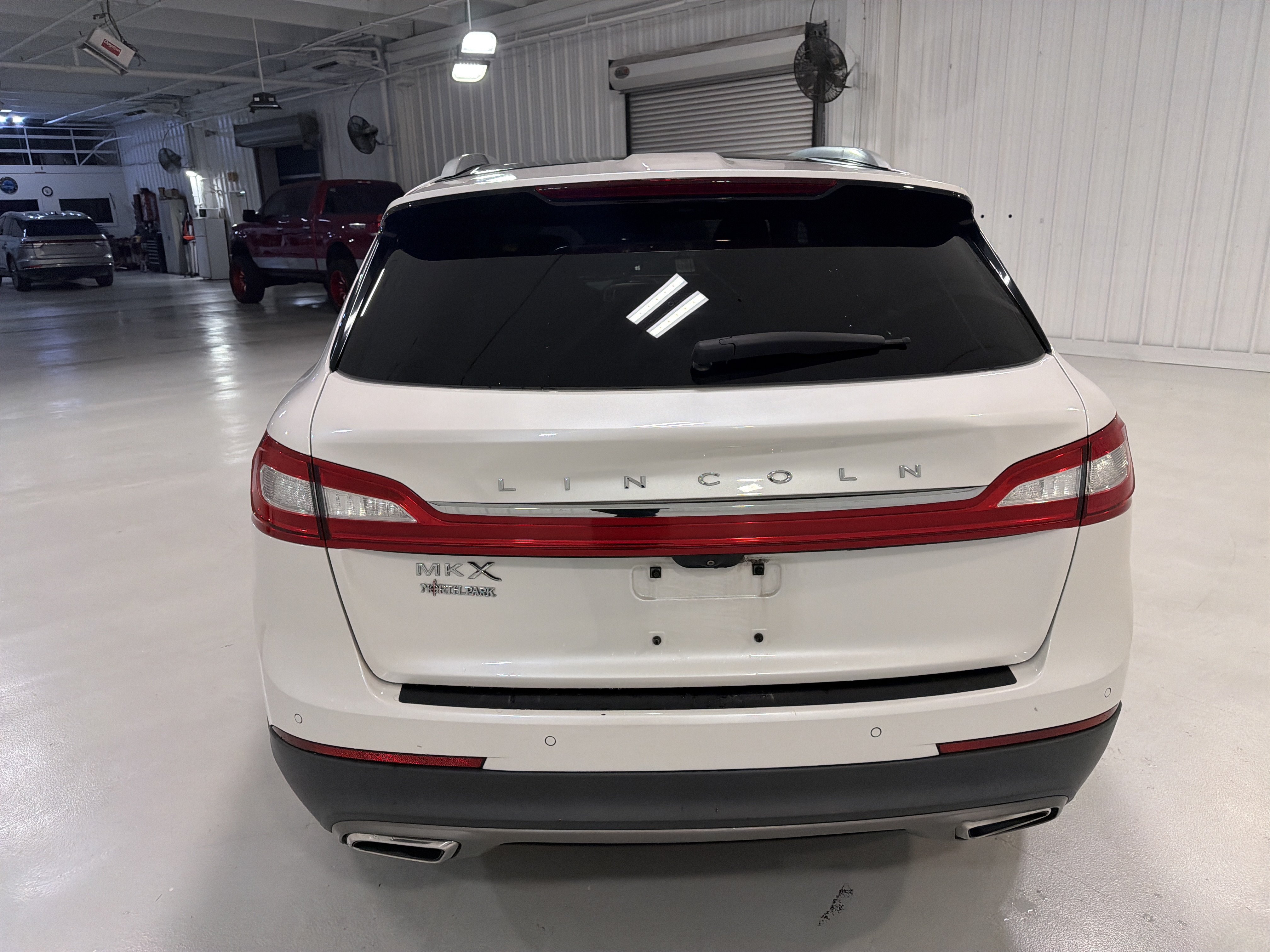 Used 2018 Lincoln MKX Reserve w/ Lincoln MKX Climate Package FWD image 4