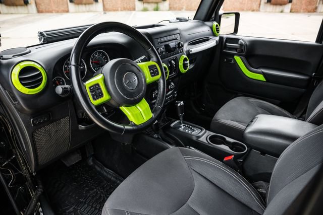 Used 2016 Jeep Wrangler Unlimited Sahara w/ Connectivity Group AWD/4WD image 2