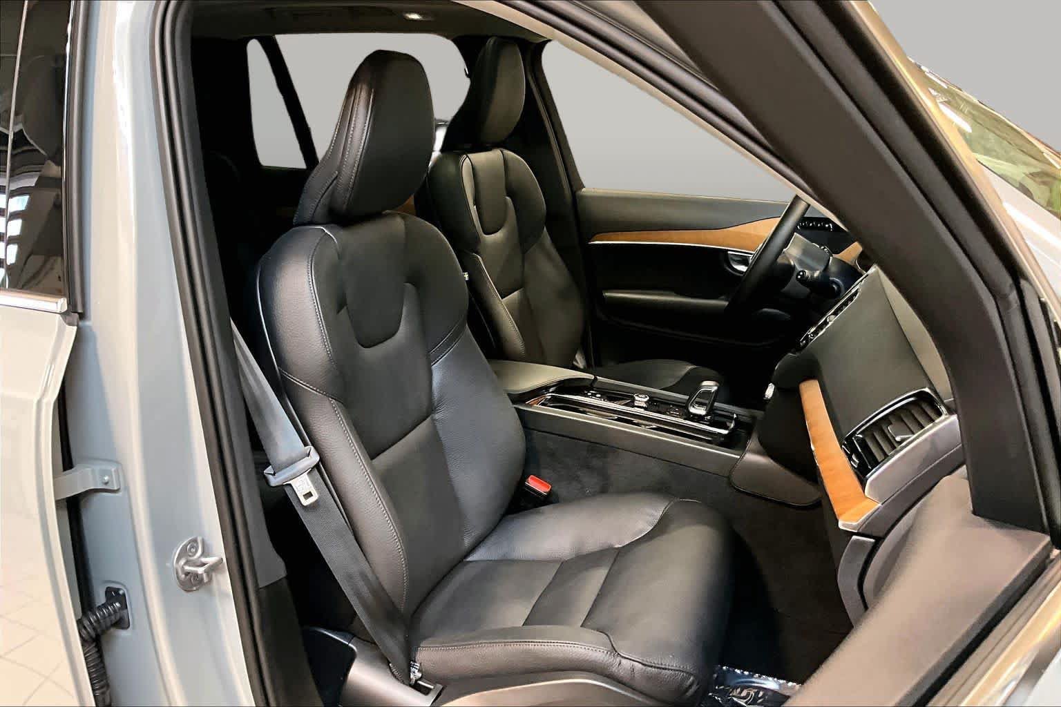 Used 2025 Volvo XC90 T8 Plus w/ Protection Package AWD/4WD image 8