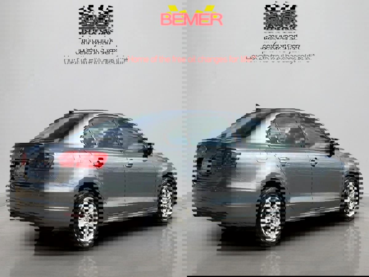 Used 2012 Volkswagen Jetta TDI image 5