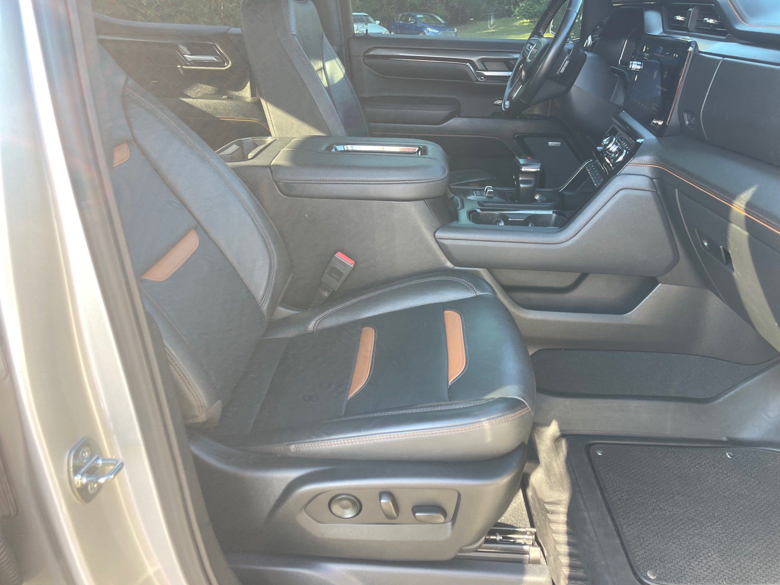 Used 2022 GMC Sierra 1500 AT4 w/ Technology Package AWD/4WD image 19