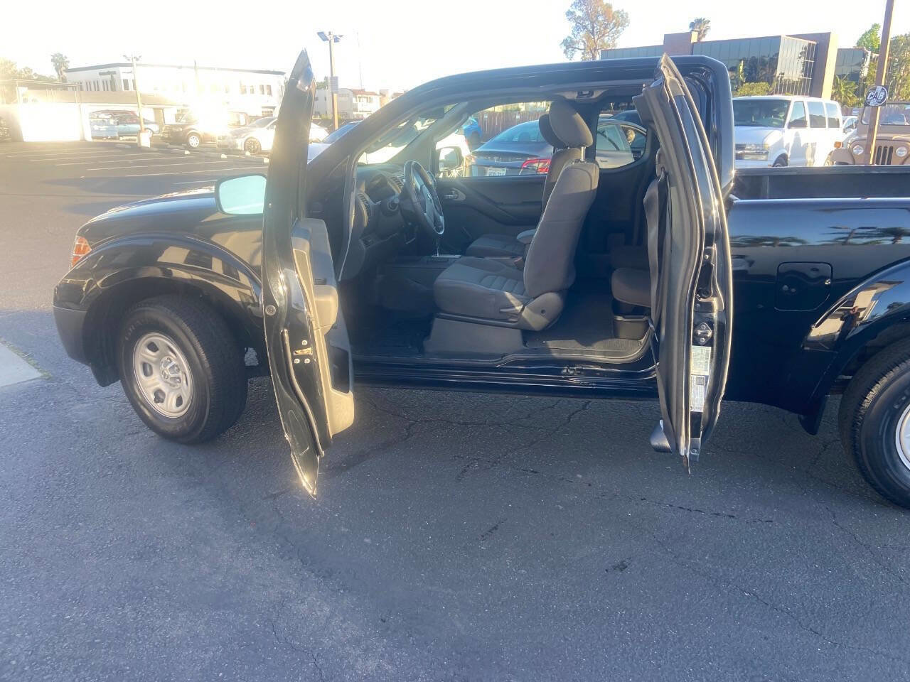 Used 2011 Nissan Frontier S w/ S Preferred Pkg RWD image 9