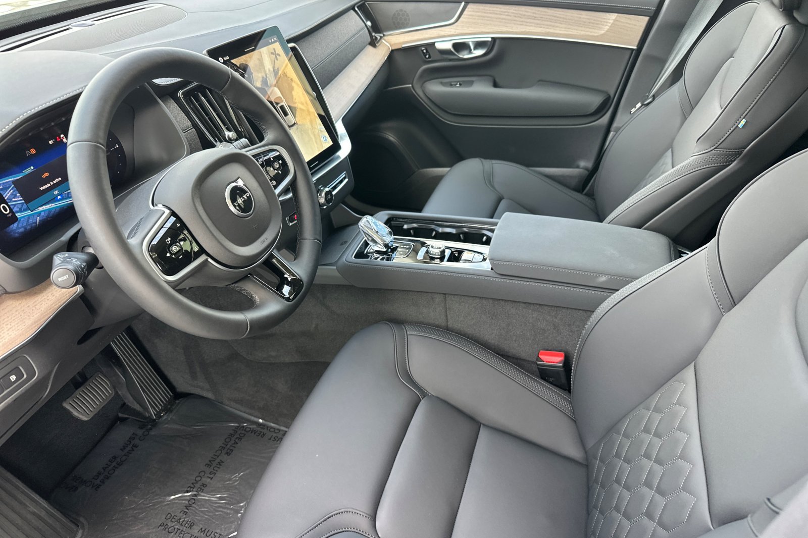 New 2026 Volvo XC90 T8 Plus w/ Protection Package AWD/4WD image 7