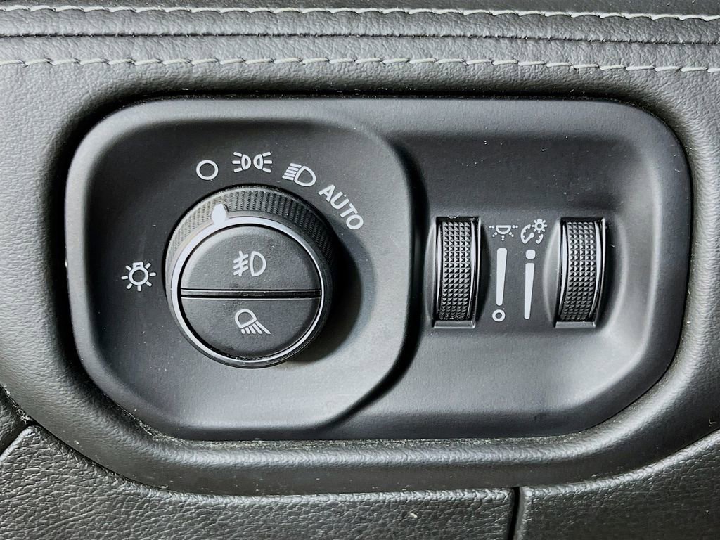 Used 2019 RAM 1500 Limited AWD/4WD image 13