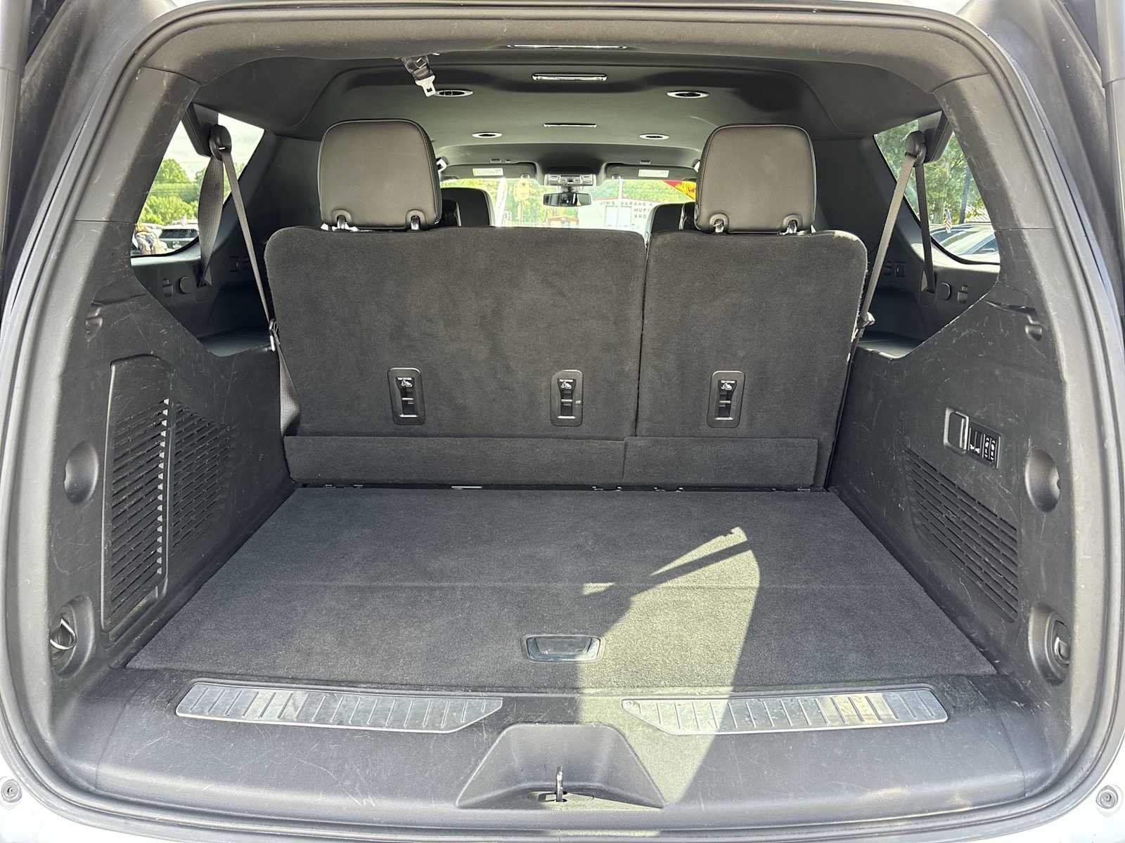 Used 2022 Chevrolet Suburban Premier AWD/4WD image 26