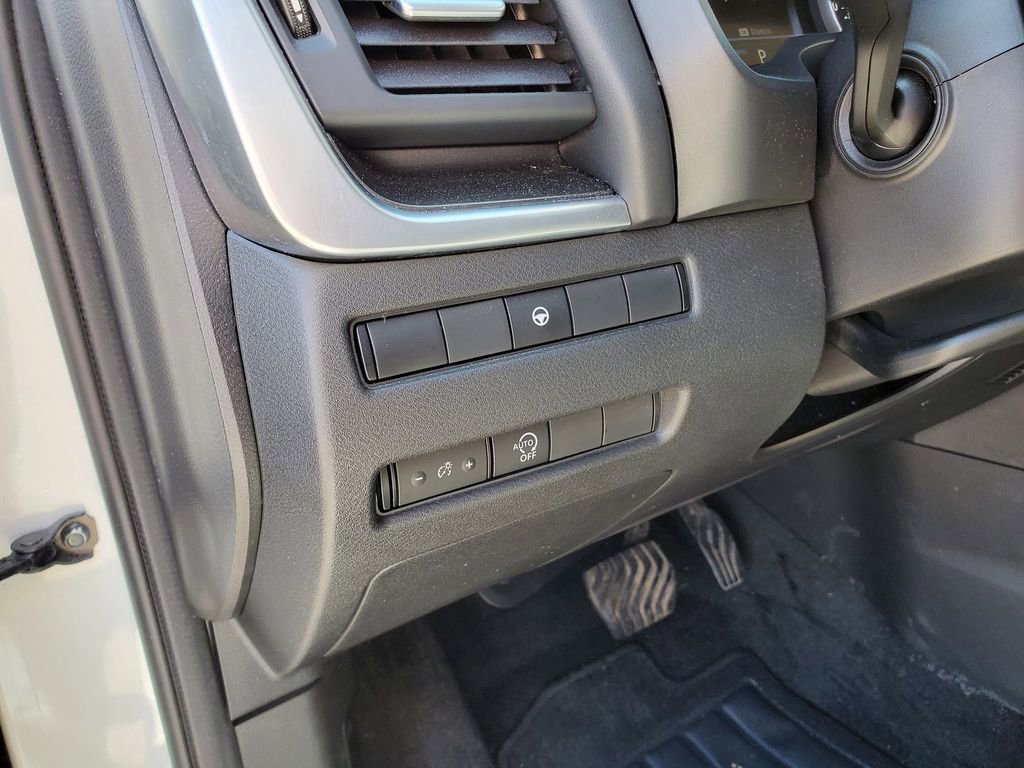 Used 2023 Nissan Rogue SV AWD/4WD image 18