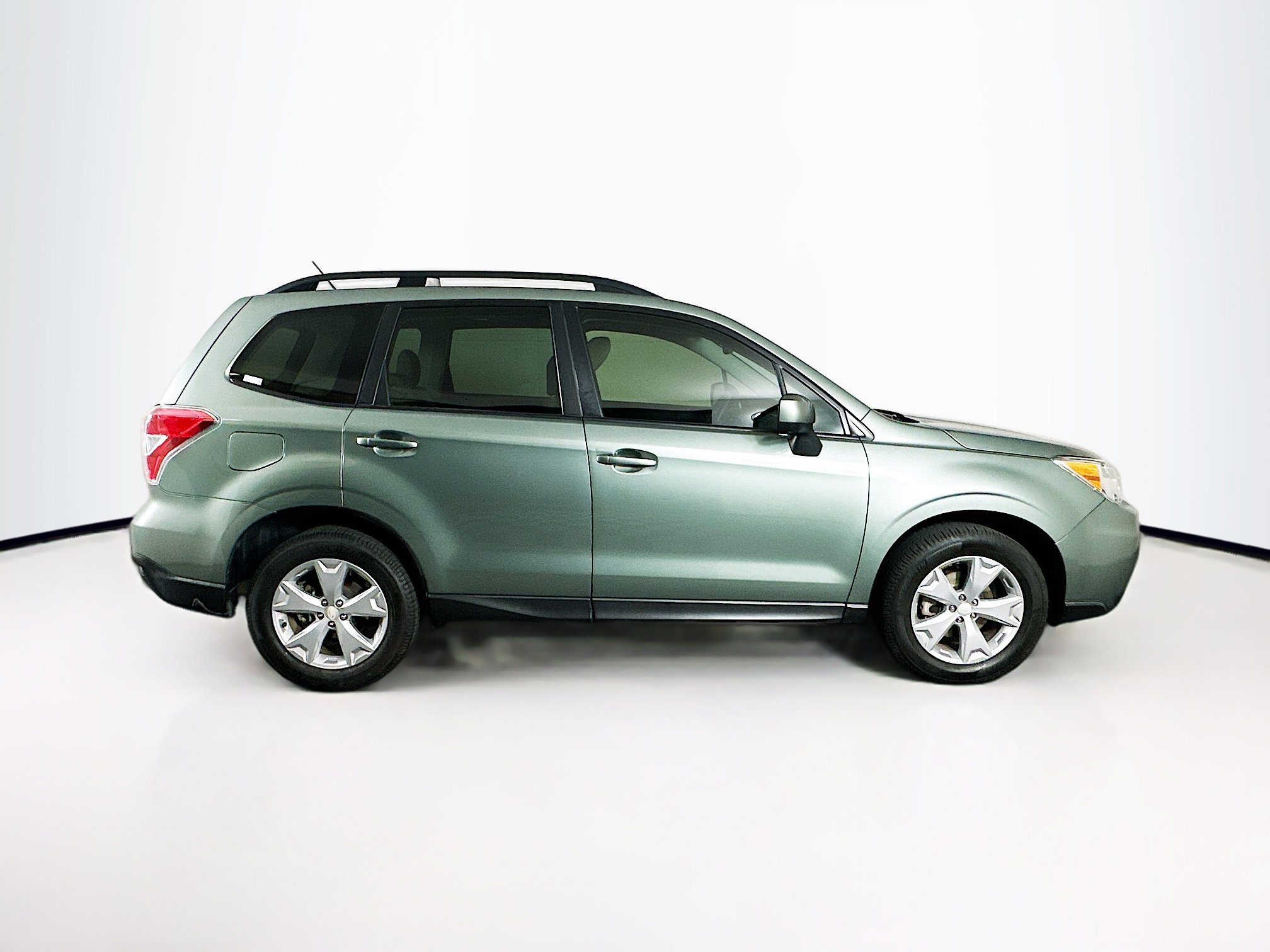 Used 2015 Subaru Forester 2.5i Premium w/ All-Weather Package AWD/4WD image 10