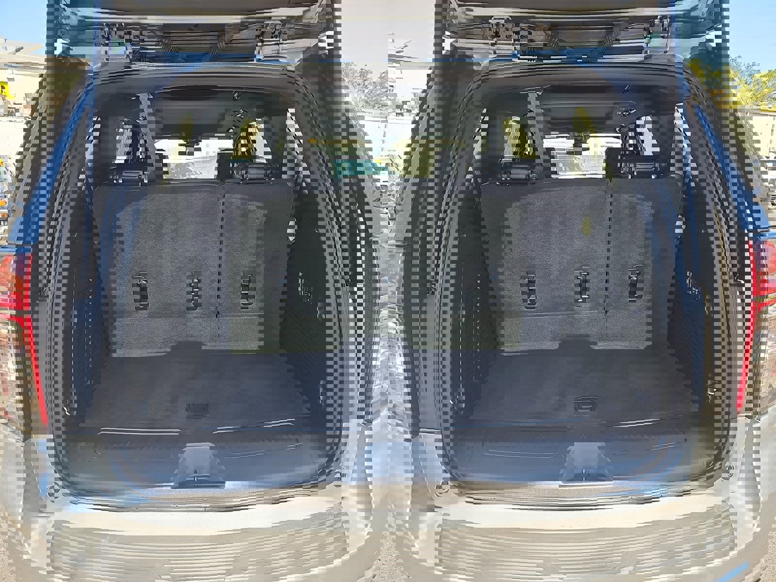 Used 2024 Chevrolet Tahoe LT w/ LT Signature Package image 12