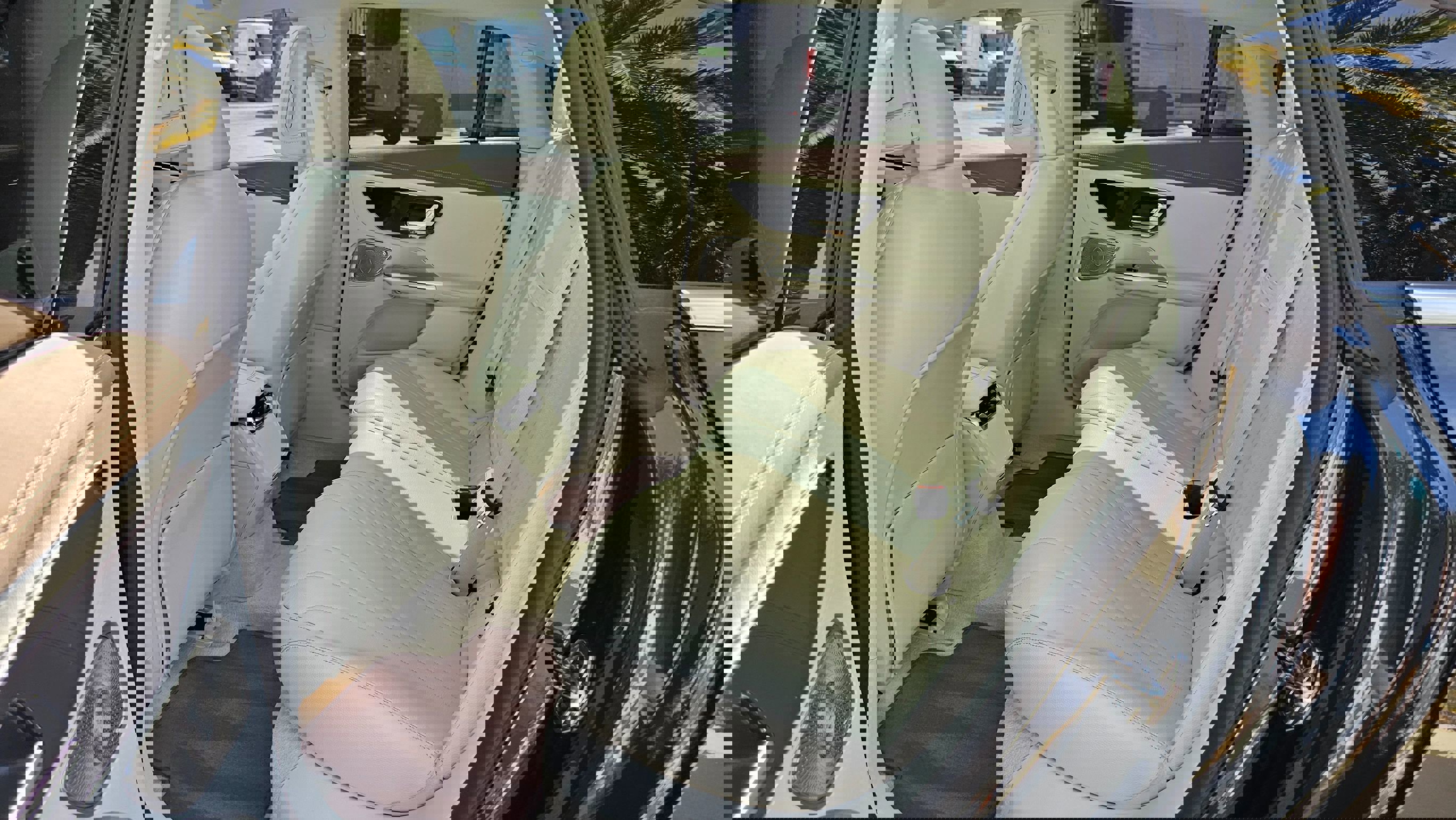 Used 2023 Mercedes-Benz EQE 500 4MATIC Sedan w/ Exclusive Trim Package image 19