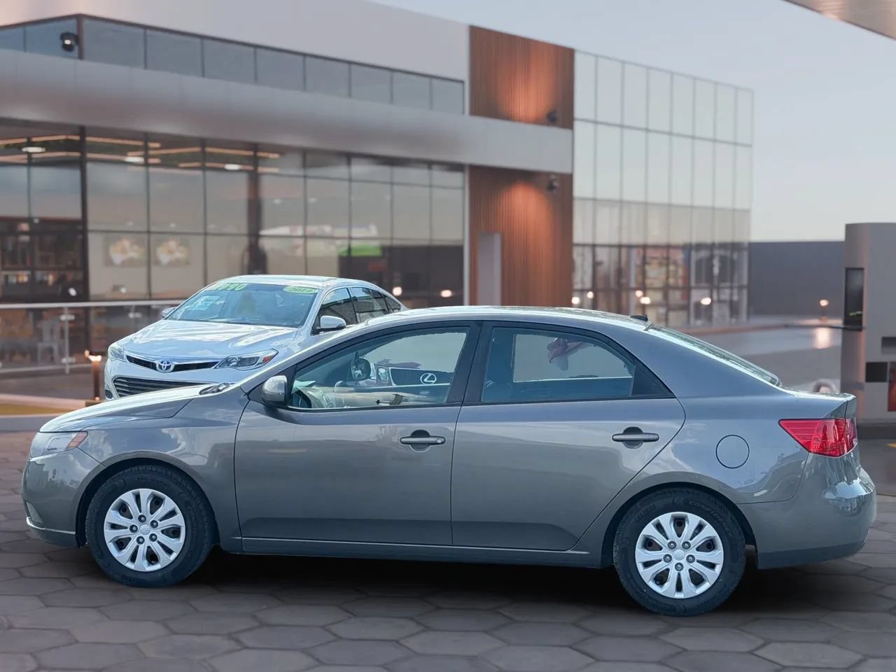 Used 2012 Kia Forte EX FWD image 4