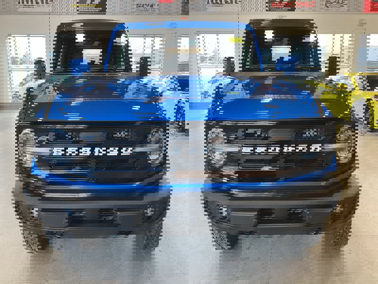 Used 2023 Ford Bronco Outer Banks image 2