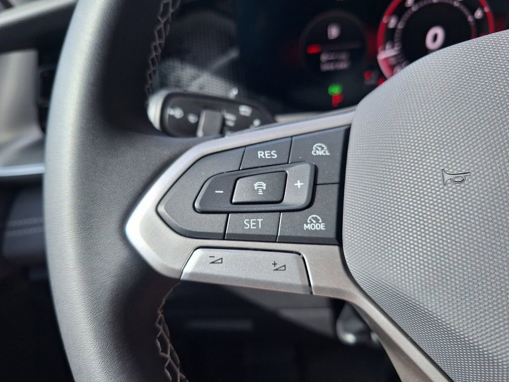 New 2026 Volkswagen Tiguan SE image 12