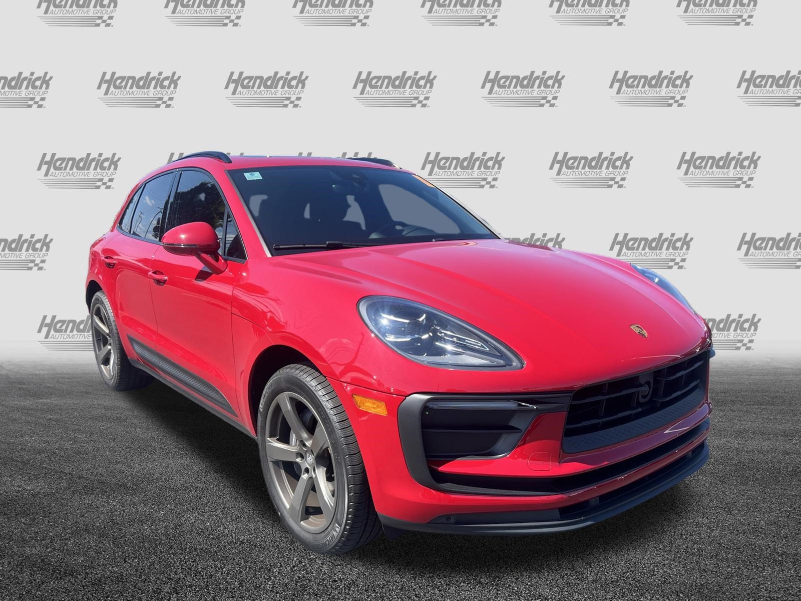 Used 2023 Porsche Macan AWD/4WD image 2