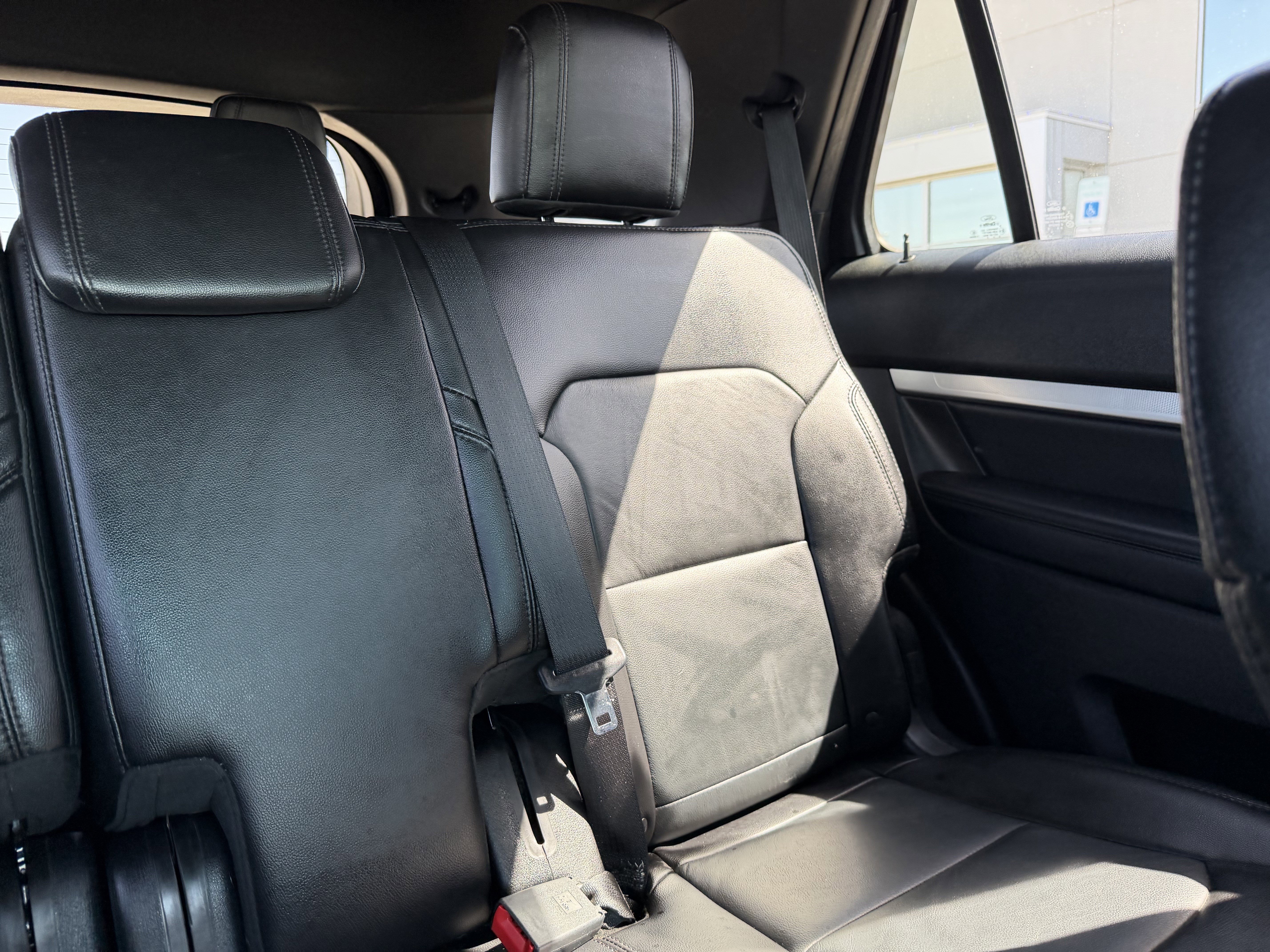 Used 2017 Ford Explorer XLT w/ Equipment Group 202A AWD/4WD image 14