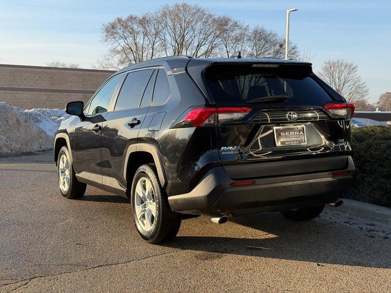Used 2021 Toyota RAV4 XLE image 5