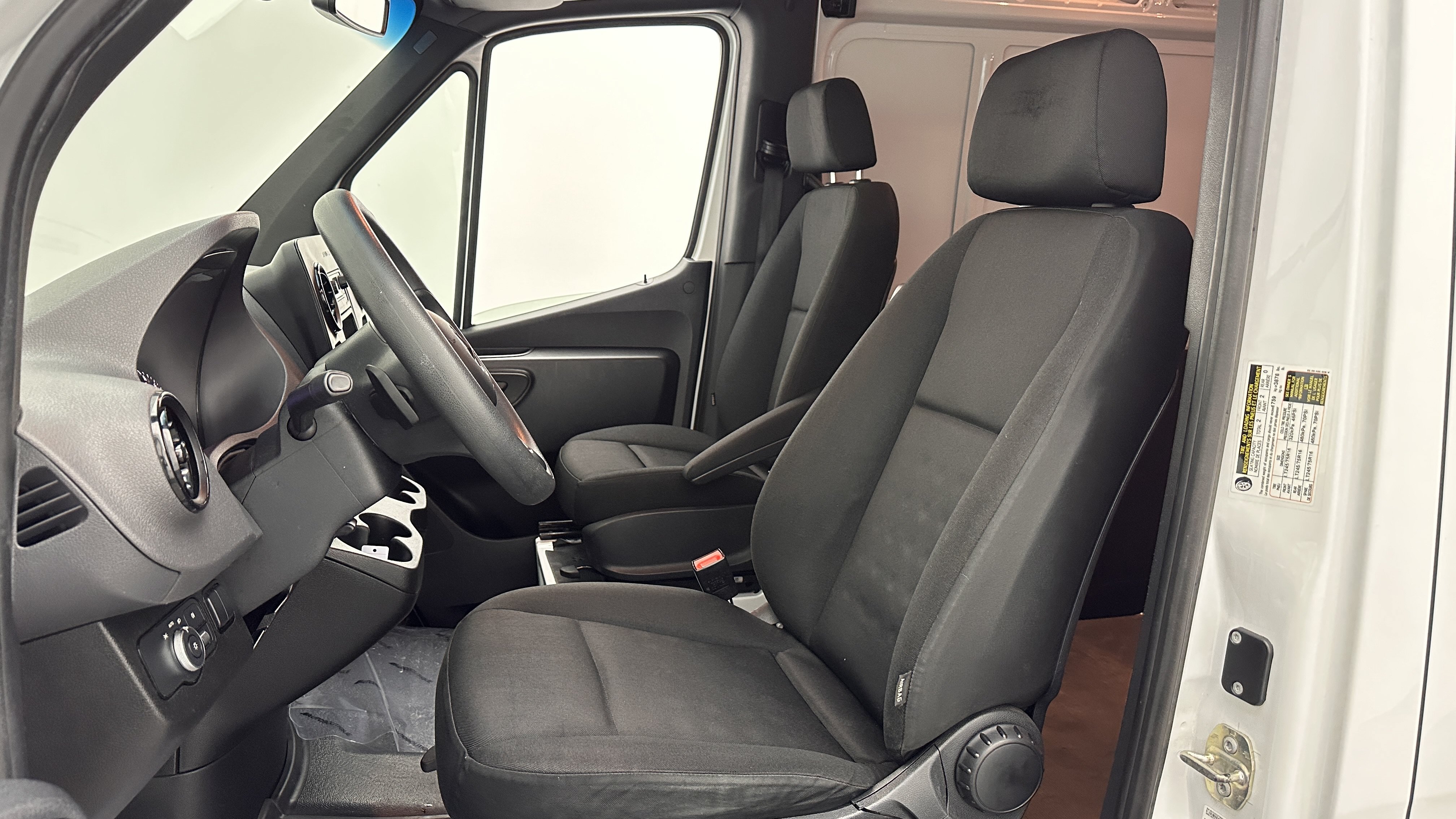Used 2023 Mercedes-Benz Sprinter 2500 image 22