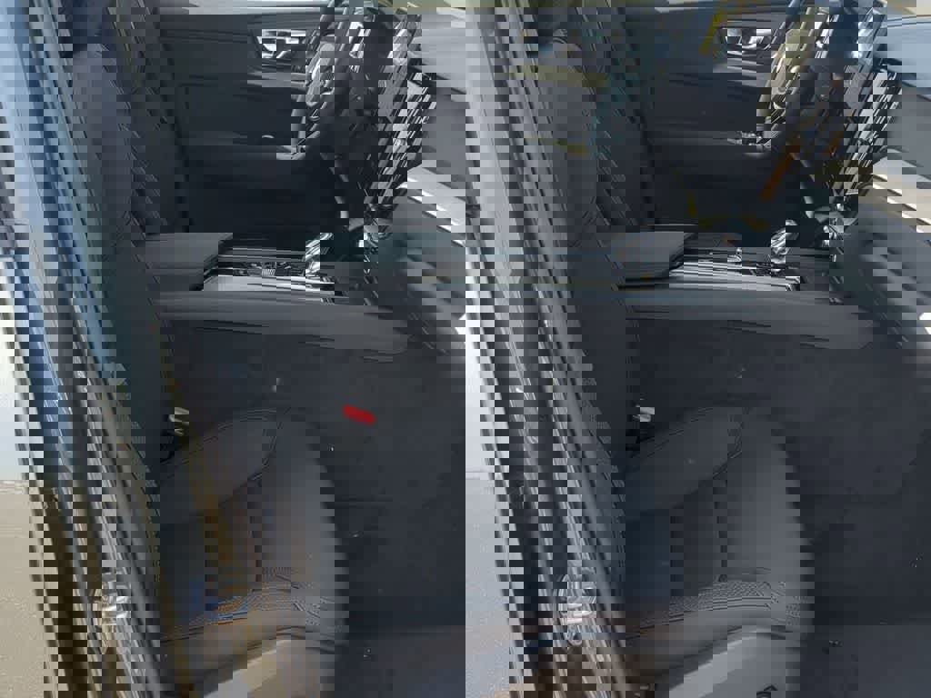 New 2026 Volvo XC60 B5 Plus w/ Protection Package Premier AWD/4WD image 20