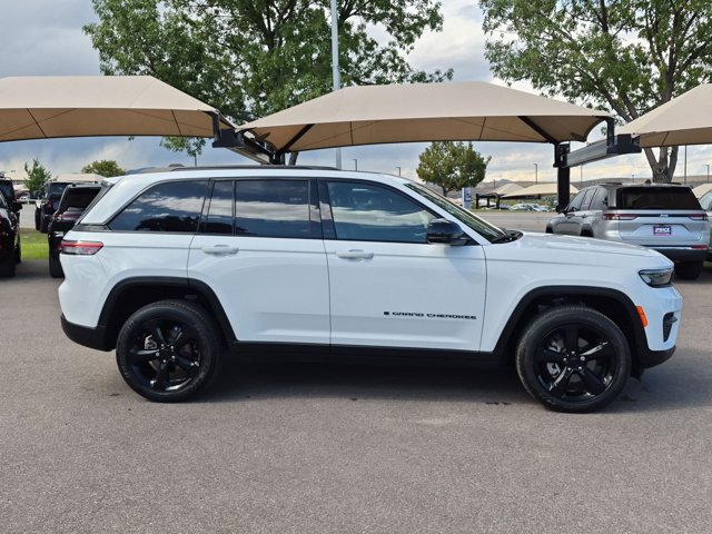 Used 2023 Jeep Grand Cherokee Altitude AWD/4WD image 4