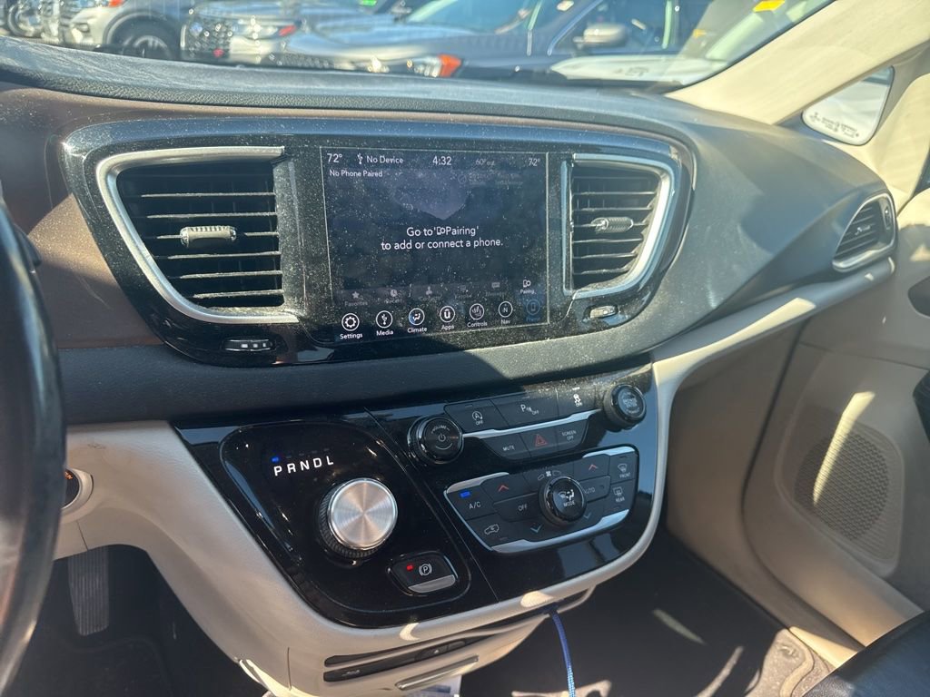Used 2018 Chrysler Pacifica Touring-L Plus w/ Tire & Wheel Group image 11