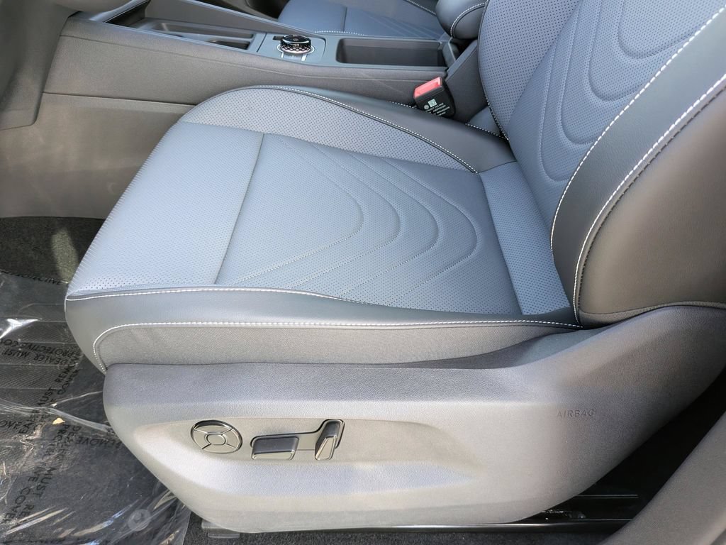 New 2026 Volkswagen Tiguan SE R-Line FWD image 15