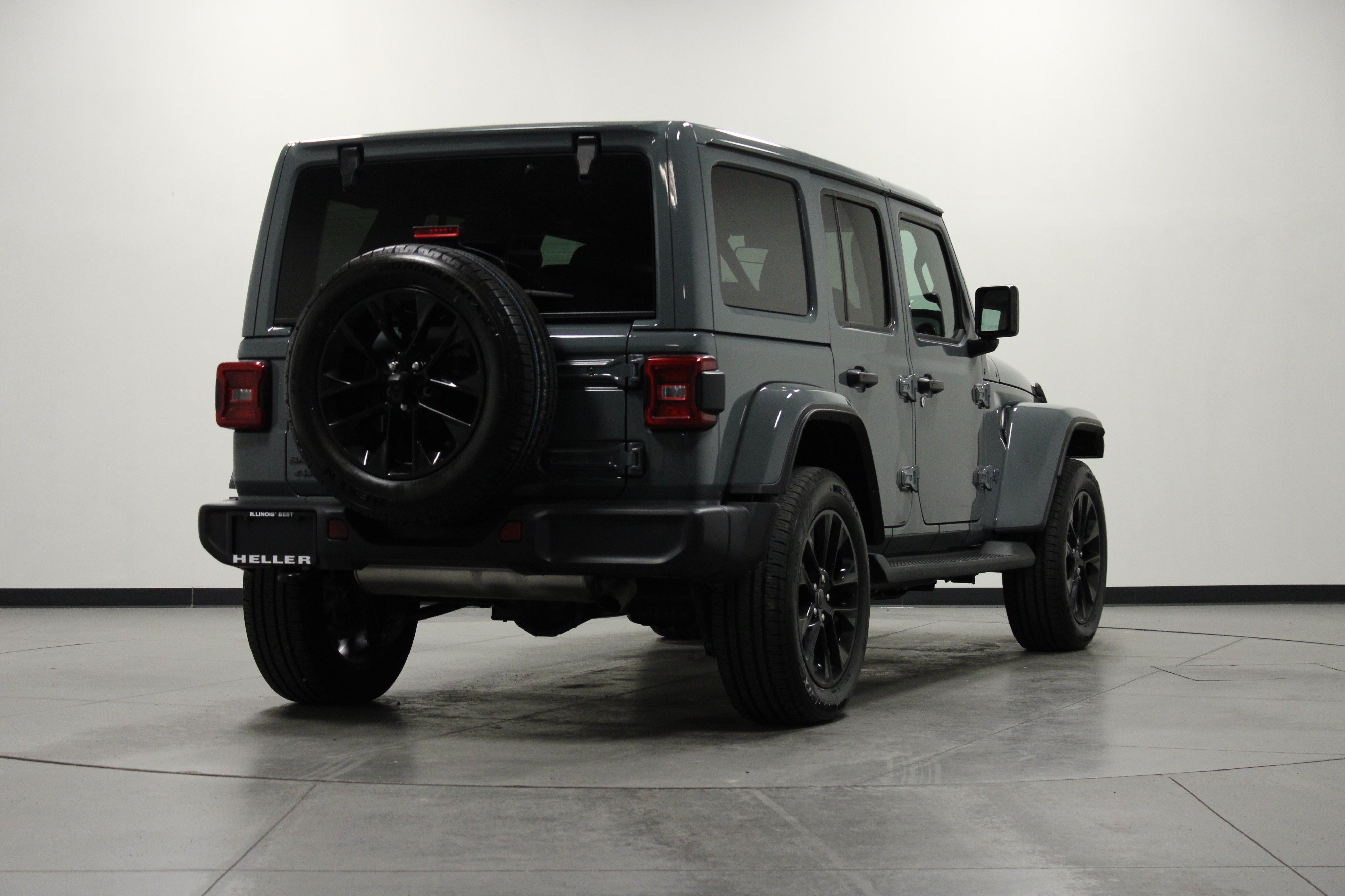 Used 2025 Jeep Wrangler Unlimited Sahara AWD/4WD image 4
